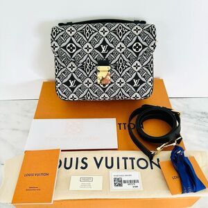 Louis Vuitton Pochette Bag